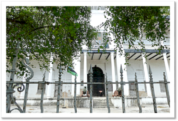 house of wonder, front